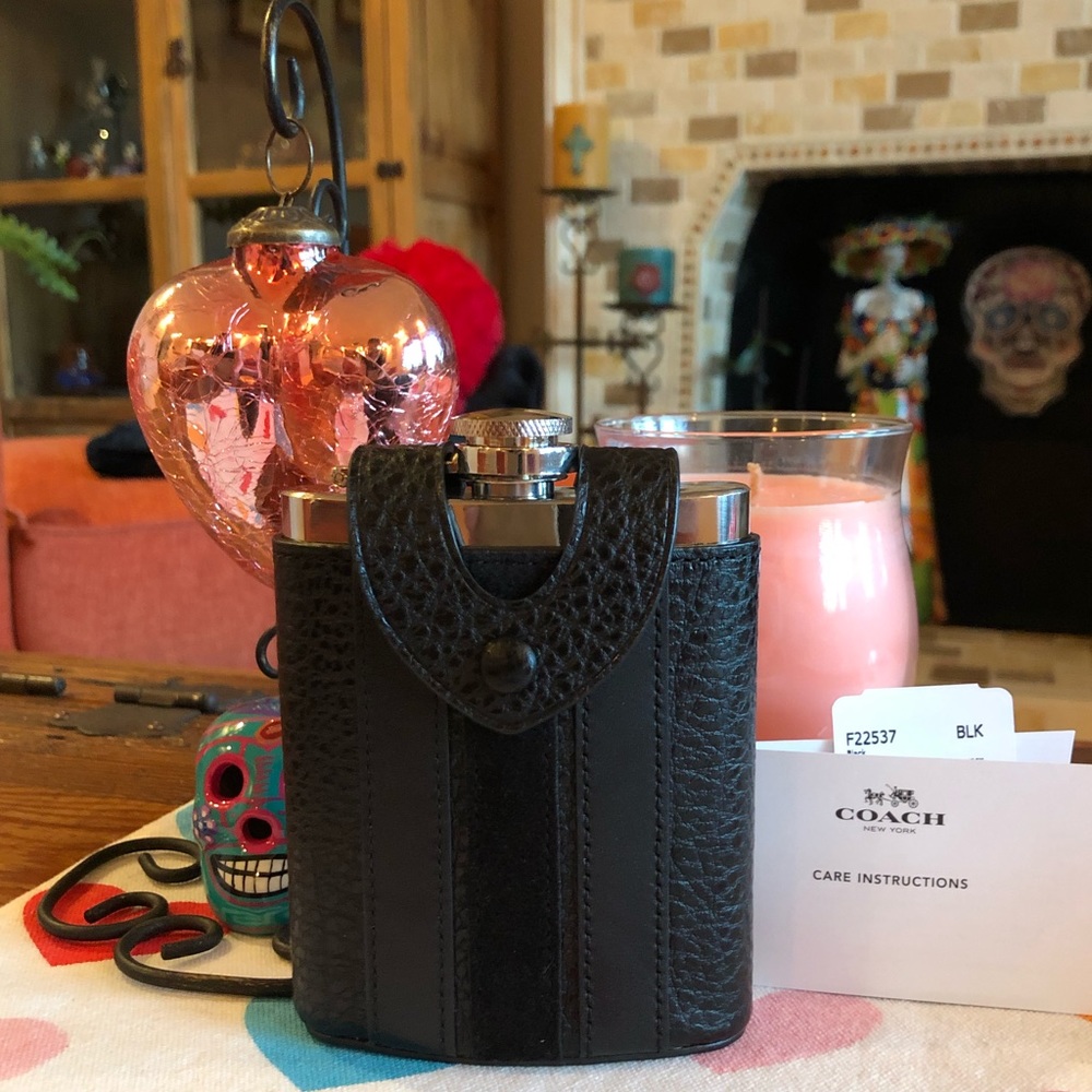 💟COACH Leather Flask